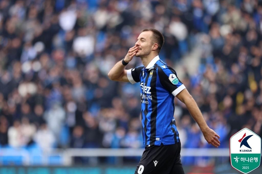 본문 이미지 - 인천 유나이티드의 무고사. (한국프로축구연맹 제공)