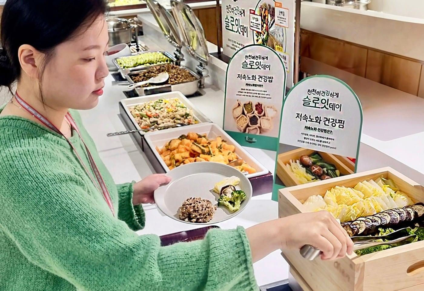 CJ프레시웨이 저속노화 급식 캠페인 운영 현장.(CJ프레시웨이 제공)