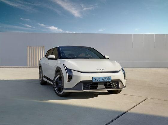 본문 이미지 - 기아가 ‘더 기아 EV4(The Kia EV4)’의 사양 구성과 가격을 공개하고 11일 계약을 시작한다고 밝혔다. (기아 제공. 재판매 및 DB 금지) 2025.3.10/뉴스1