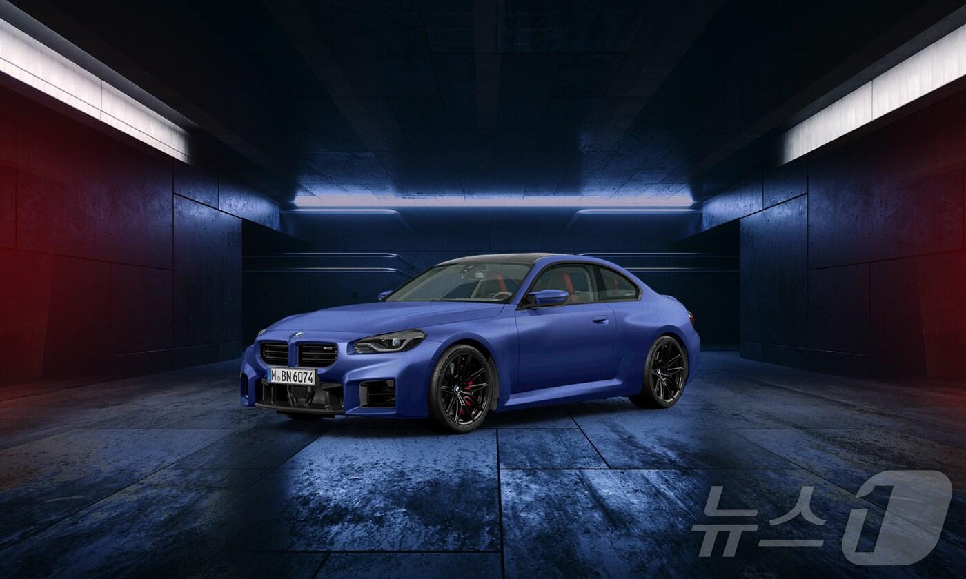본문 이미지 -  BMW 뉴 M2 쿠페 프로즌 포티마오 블루 에디션.(BMW 제공)