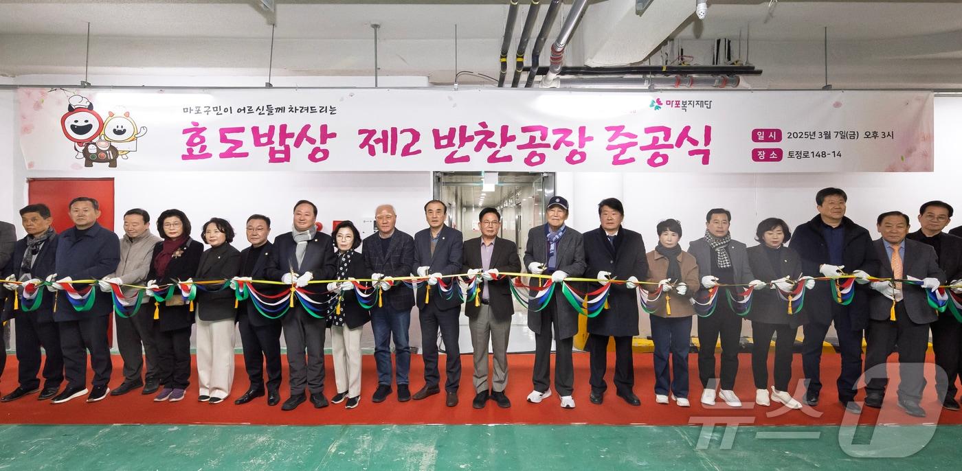 본문 이미지 - 제2반찬공장 준공식에 참석한 박강수 마포구청장.(마포구청 제공)