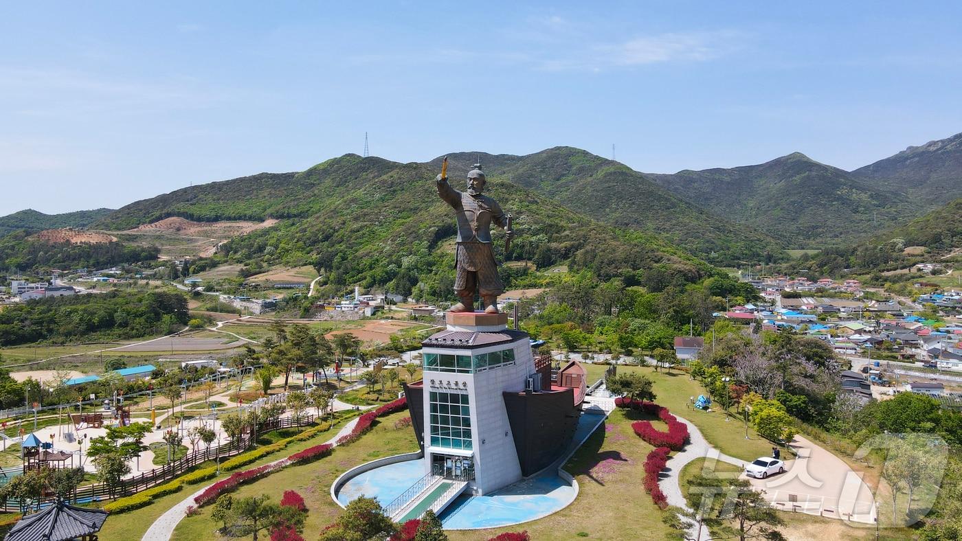완도군 완도읍 죽청리에 있는 해상왕 장보고 동상 &#40;완도군 제공. 재판매 및 DB금지&#41; /뉴스1 
