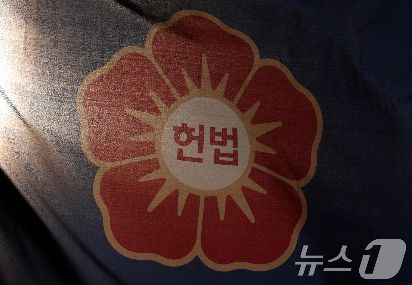 서울 종로구 헌법재판소에서 깃발이 휘날리고 있는 모습. 2025.3.10/뉴스1 ⓒ News1 김명섭 기자