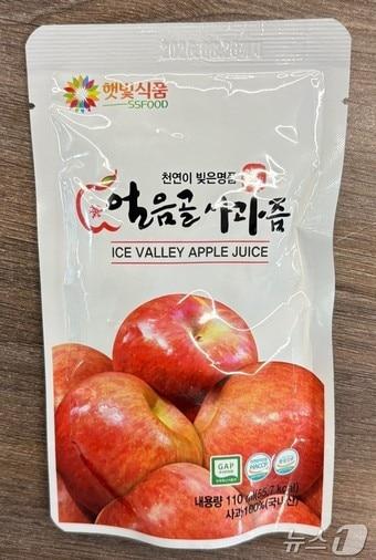 본문 이미지 - 회수 조치된 얼음골사과즙.(식약처 제공) 2025.3.10/뉴스1