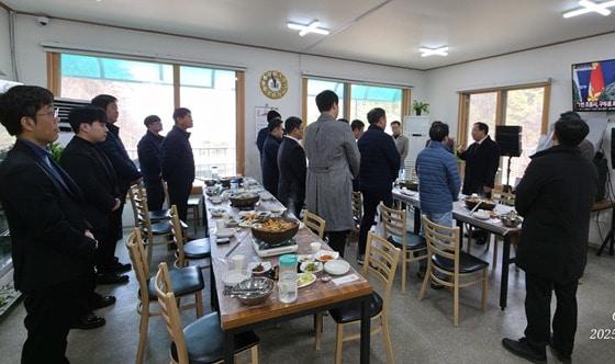 본문 이미지 - 환경 미화원들을 격려하는 최민호 세종시장 . (세종시 제공. 재판매 및 DB금지)