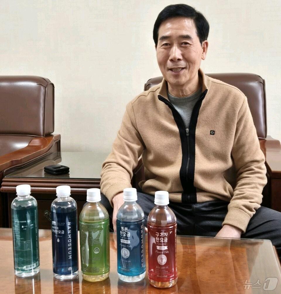 본문 이미지 - ㈜물애담 정용래 대표가  '일라이트(illite) 이온 알칼리수' 해외사장 진출 계획을 밝히고 있다. /뉴스1