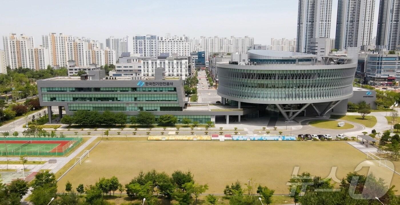 한국전기안전공사는 &#39;2025년 전기안전관리 유공자&#39; 후보 공모를 진행한다고 11일 밝혔다.&#40;전기안전공사 제공. 재판매 및 DB금지&#41;2025.3.11/뉴스1