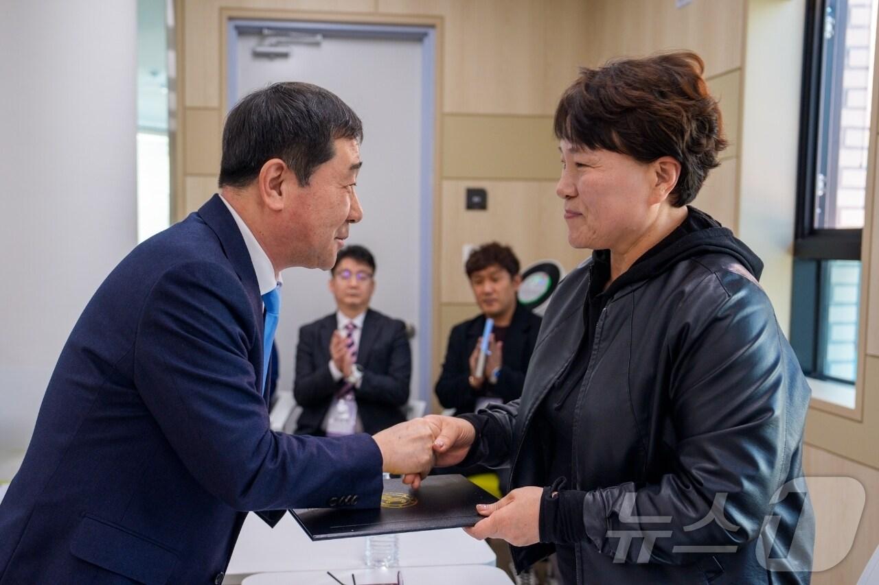 본문 이미지 - 충북 증평군은 11일 증평 창의파크에서 '스마트도시 솔루션 확산사업' 리빙랩 군민참여단 발대식을 개최했다./뉴스1