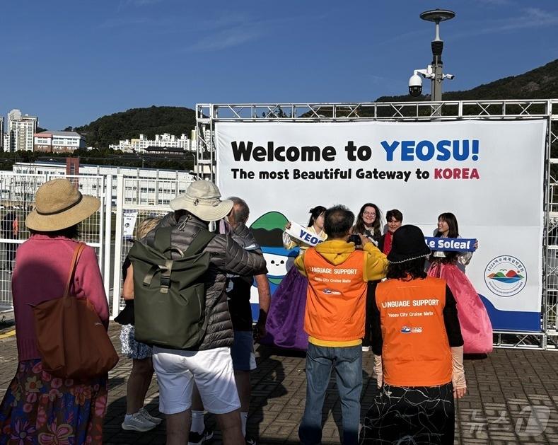 본문 이미지 - 여수 크루즈 포토존.&#40;전남도 제공. 재판매 및 DB금지&#41; 2025.3.11/뉴스1