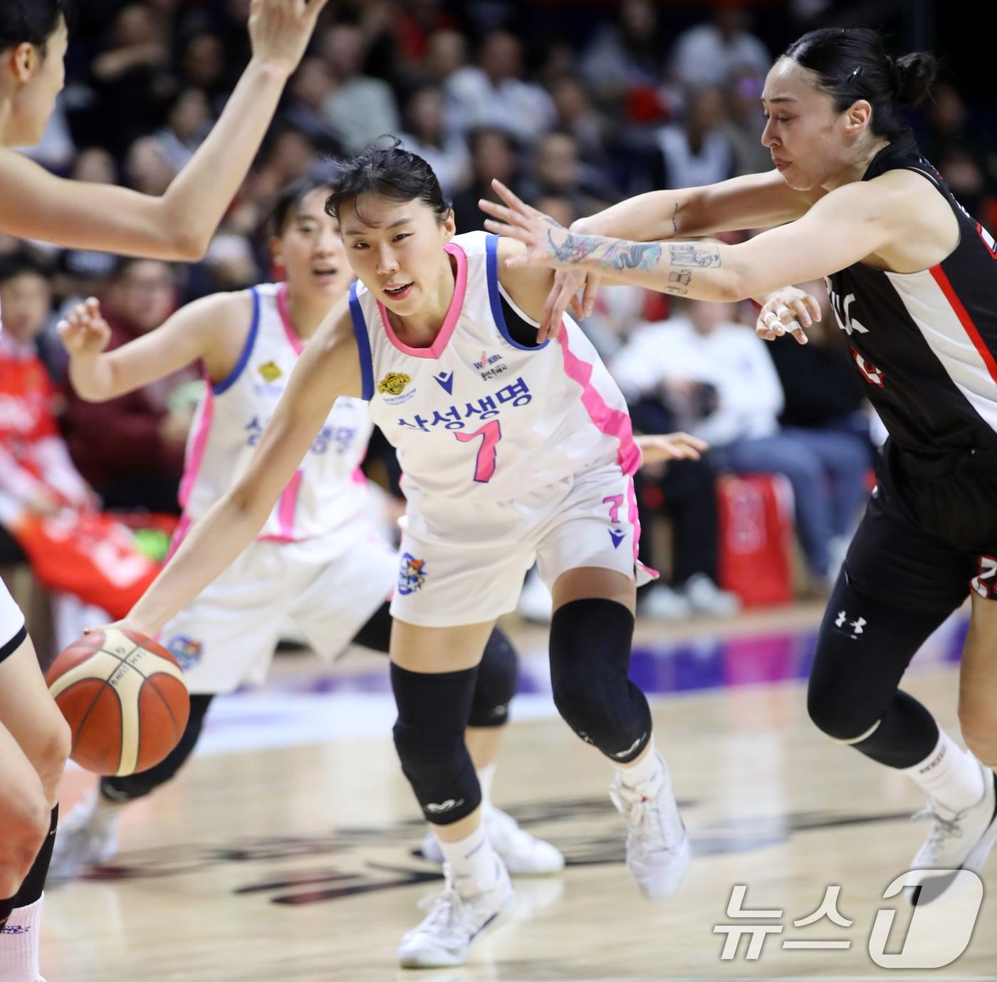 본문 이미지 - 강유림(7번)은 용인 삼성생명과 4년 계약을 맺었다. 2025.3.11/뉴스1 ⓒ News1 윤일지 기자