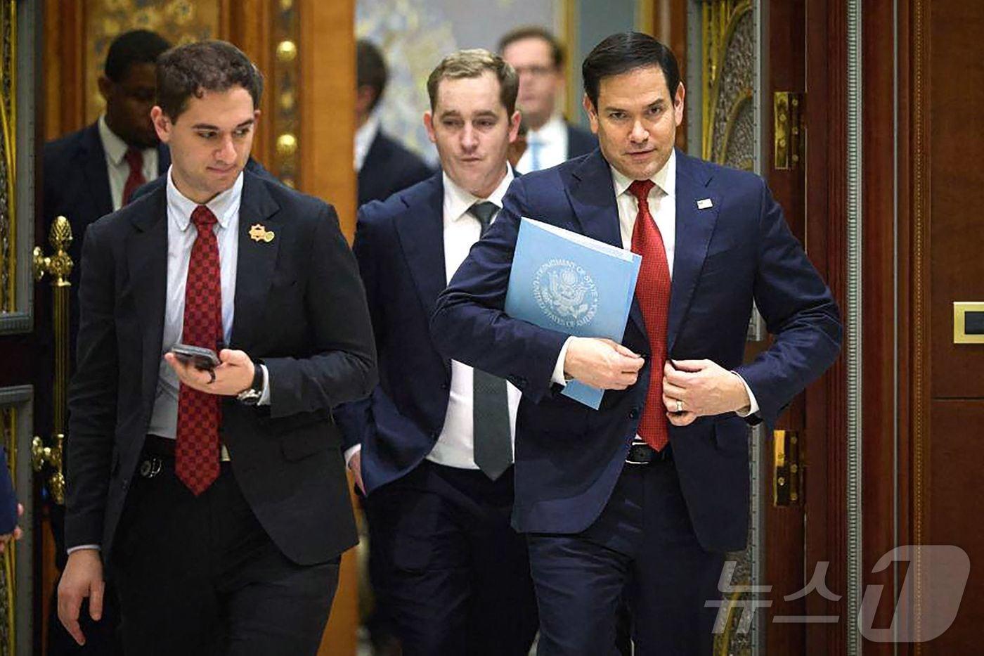 2025년 3월11일 미국-우크라이나 회담을 마치고 나오는 마코 루비오 미 국무장관(오른쪽)ⓒ AFP=뉴스1