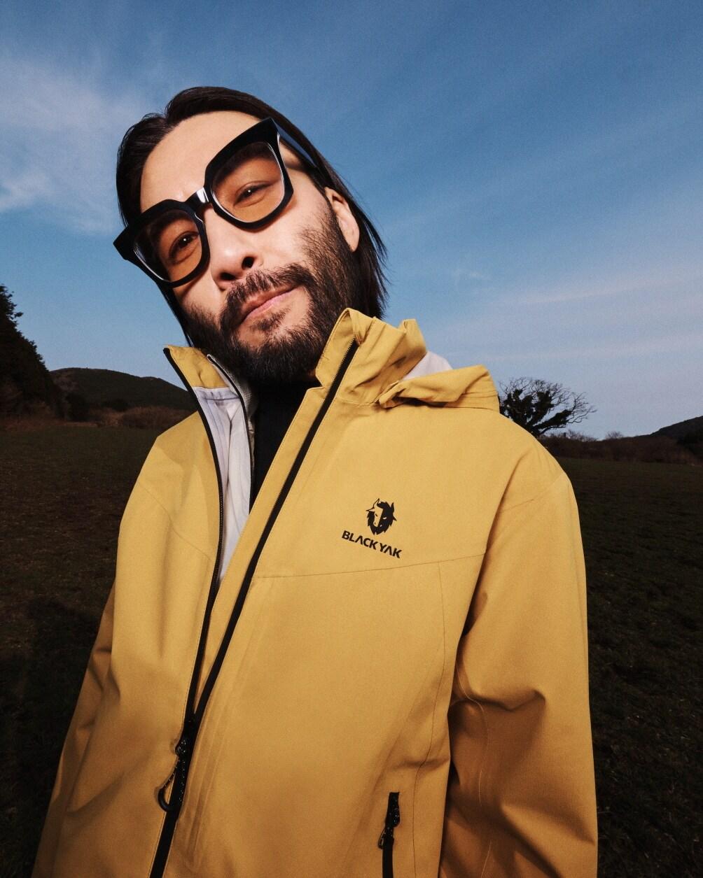 본문 이미지 - 블랙야크가 브랜드 앰배서더로 방송인 노홍철을 새로 발탁하고 봄 화보를 12일 공개했다.(블랙야크제공)