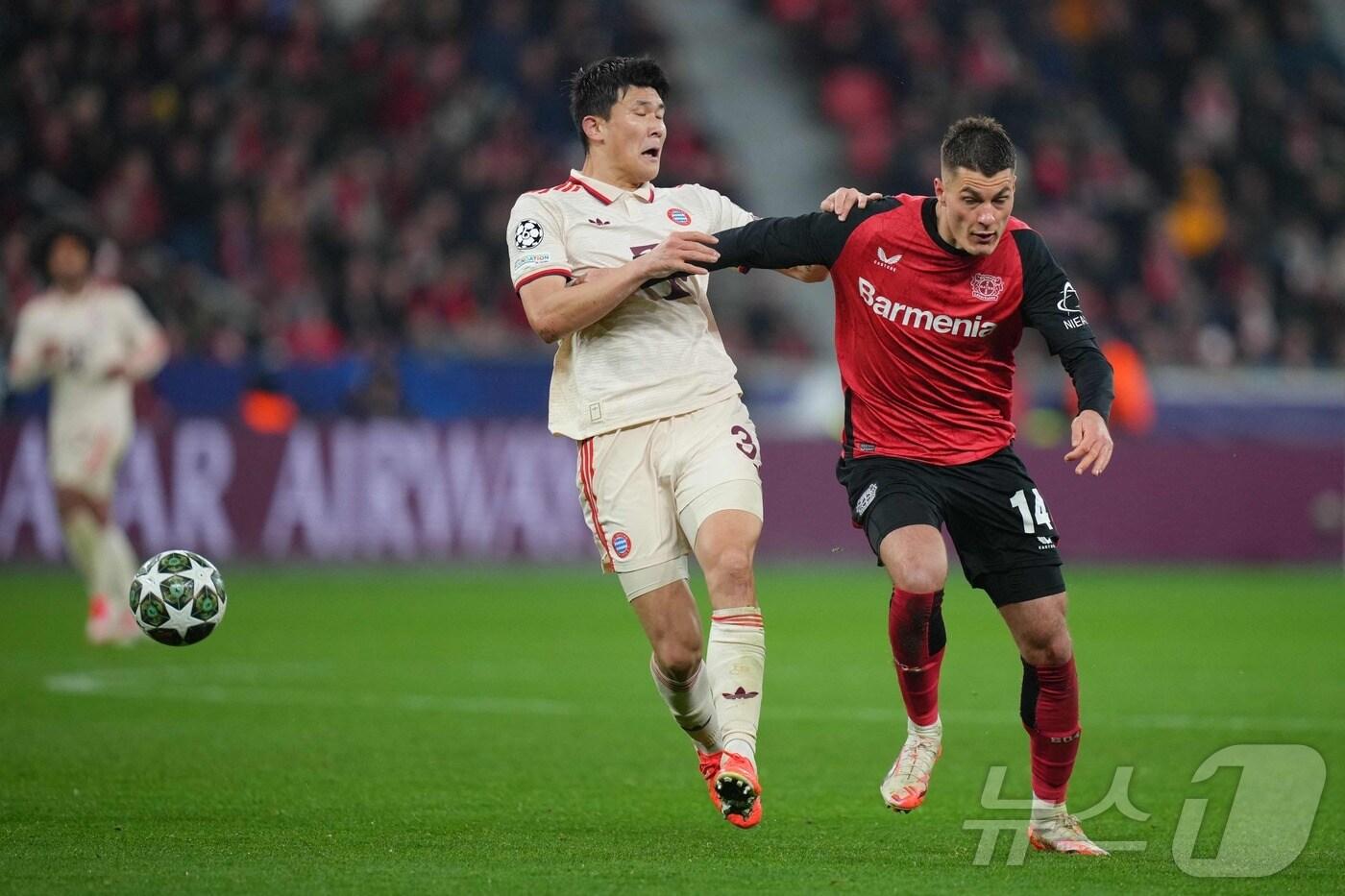 바이에른 뮌헨의 김민재&#40;왼쪽&#41;ⓒ AFP=뉴스