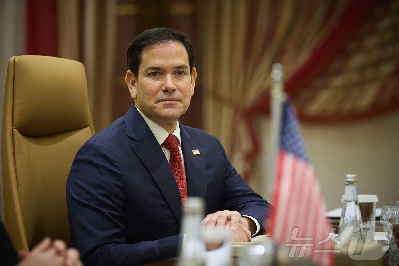 본문 이미지 - 마코 루비오 미국 국무 장관이 11일 (현지시간) 사우디아라비아 제다에서 열린 우크라이나와 고위급 회담에 참석을 하고 있다. 2025.03.12 ⓒ AFP=뉴스1 ⓒ News1 우동명 기자