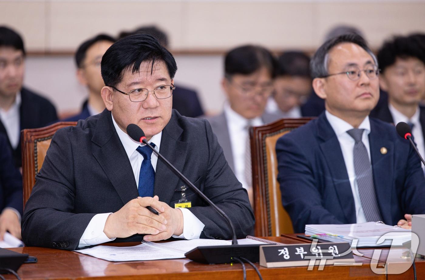 이호영 경찰청장 직무대행이 12일 오전 서울 여의도 국회에서 열린 제423회 국회&#40;임시&#41; 법제사법위원회 제1차 전체회의에서 의원 질의에 답변하고 있다. 2025.3.12/뉴스1 ⓒ News1 이재명 기자