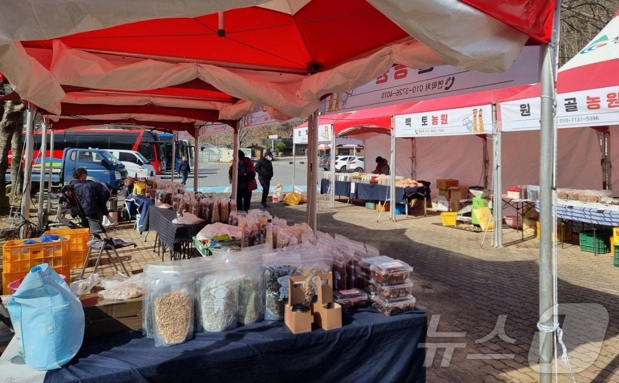 본문 이미지 - 칠갑산 농민장터. /뉴스1