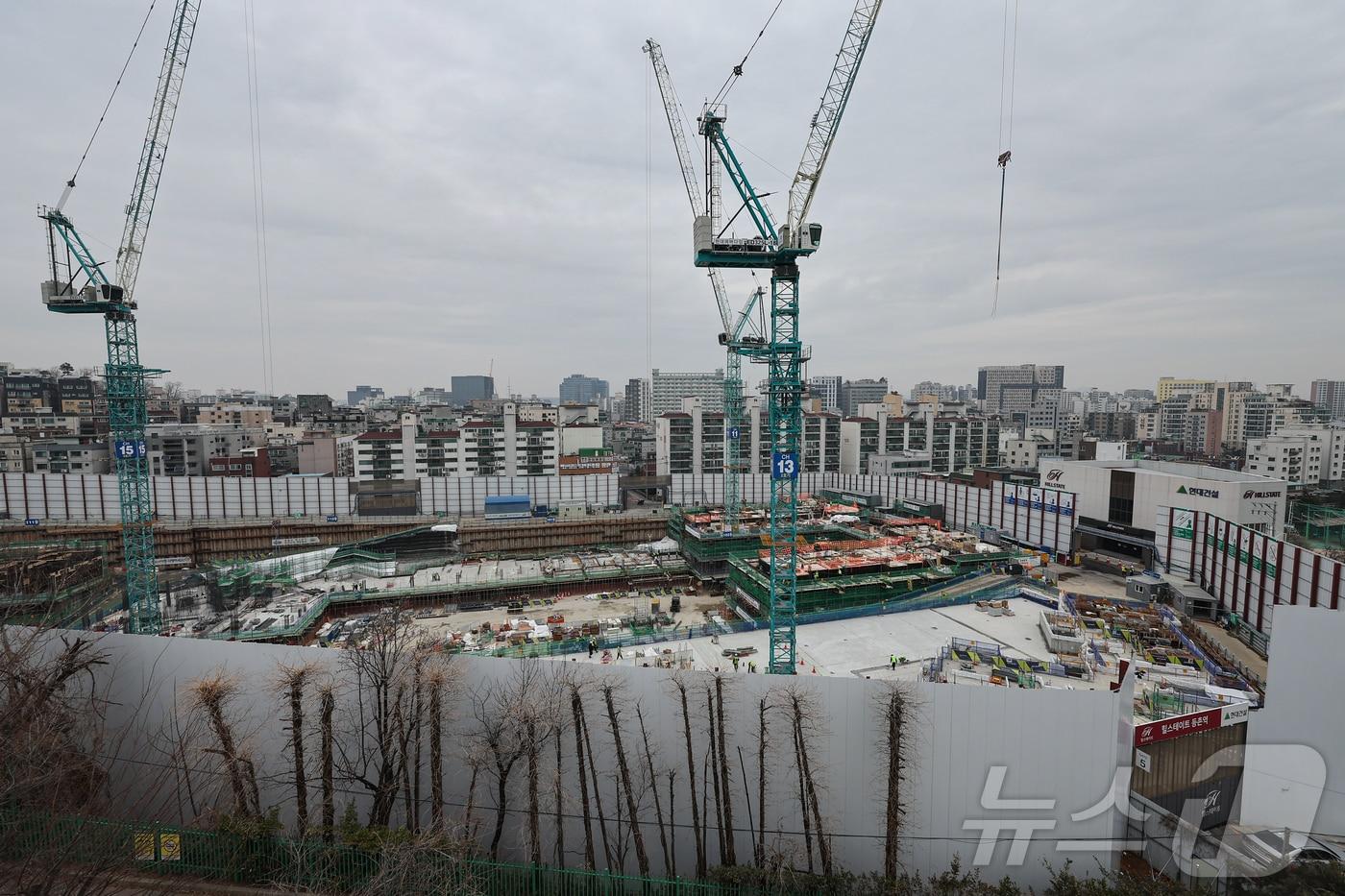 서울의 한 아파트 시공 현장. 2025.3.12/뉴스1 ⓒ News1 김도우 기자