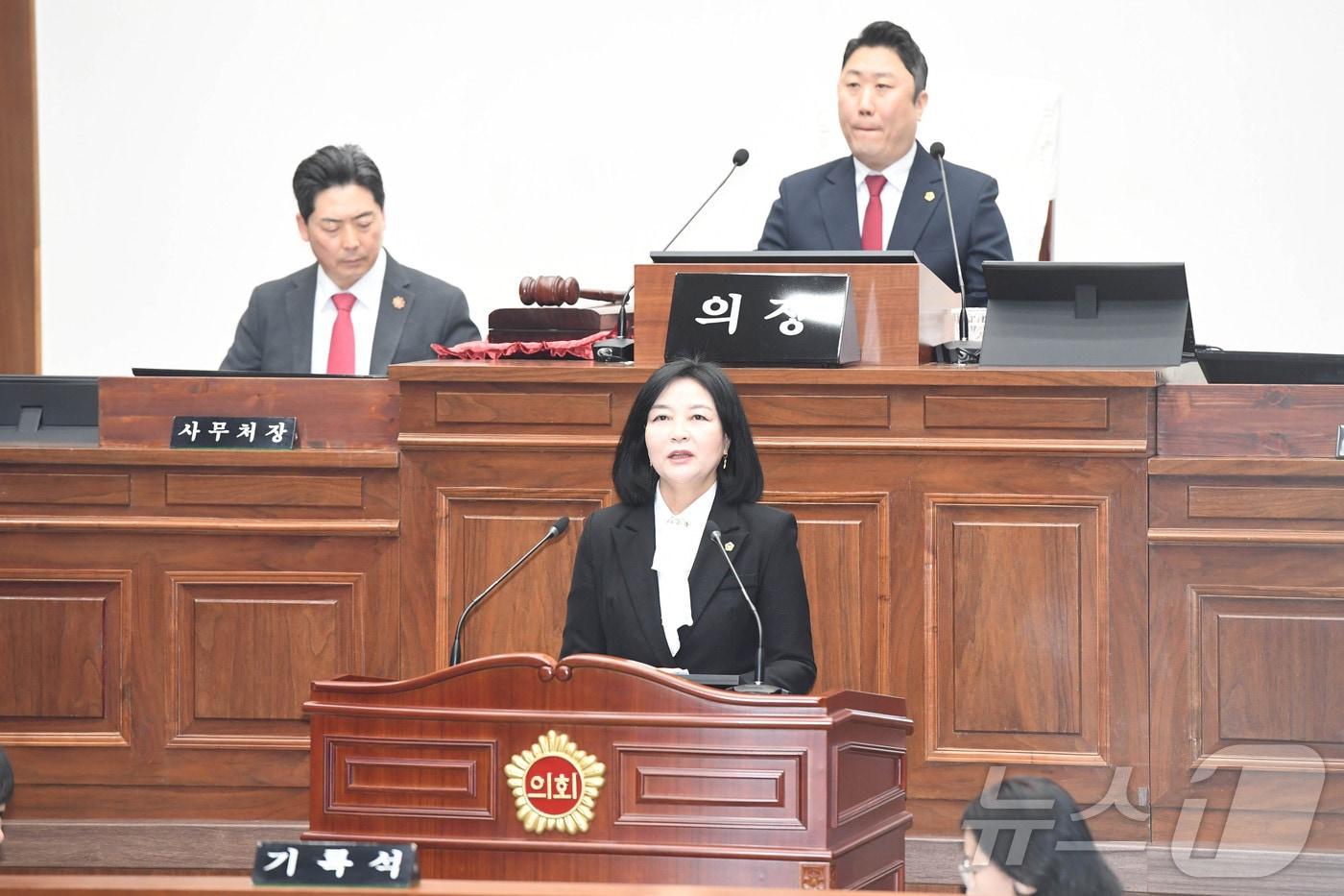 울산시의회 천미경 의원은 12일 오전 열린 임시회 본회의에서 5분 자유발언을 통해 법 개정으로 무인교통단속카메라 과태료 수입을 지방 세입으로 전환해야 한다고 밝혔다.&#40;울산시의회 제공. 재판매 및 DB 금지&#41; /뉴스1