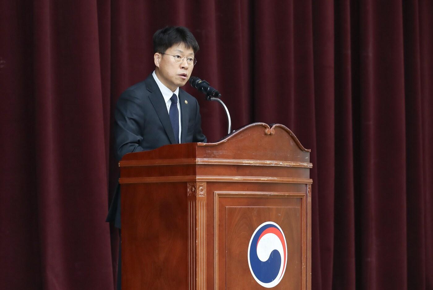 진현관 국토부 1차관이 12일 중앙건설기술심의위원회 워크숍에 참석해 발언하고 있다.(국토교통부 제공)