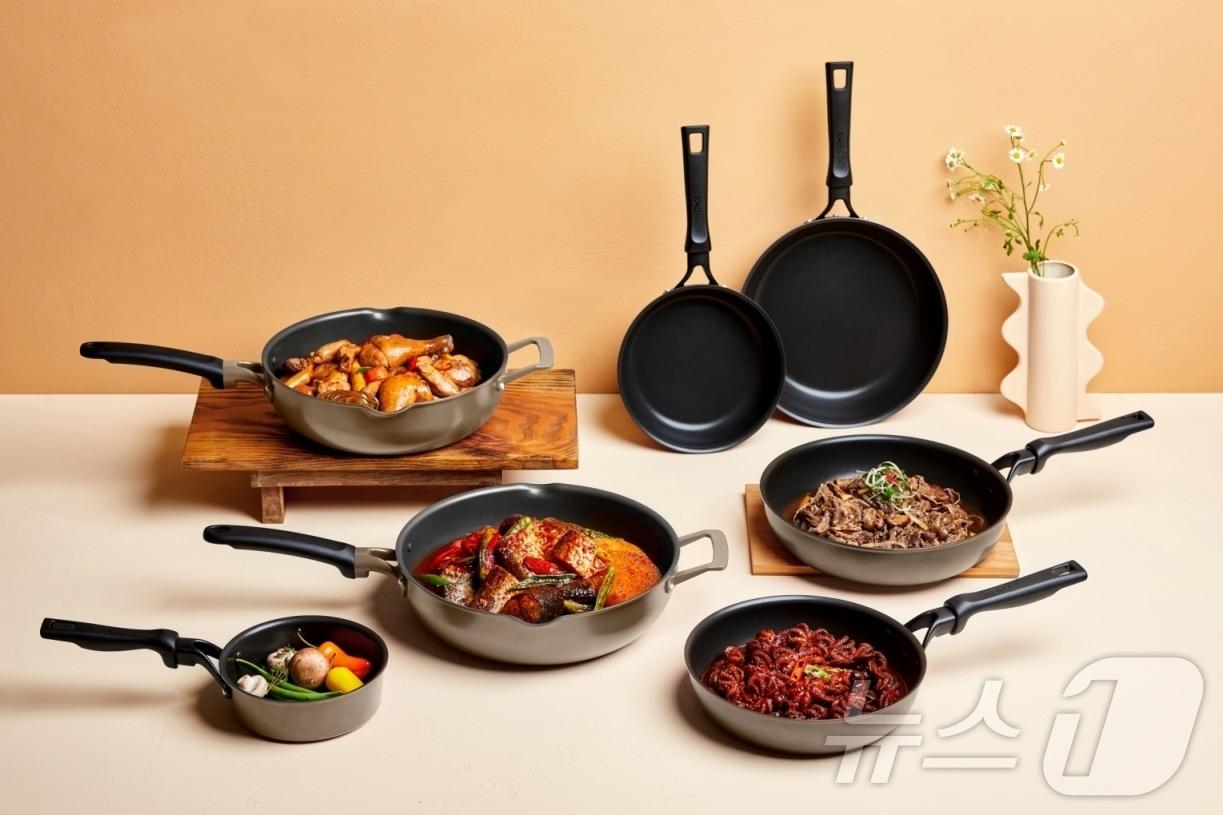 본문 이미지 - 써모스 듀라코어 논스틱 프라이팬∙멀티웍팬 7종 연출컷 (써모스 제공)