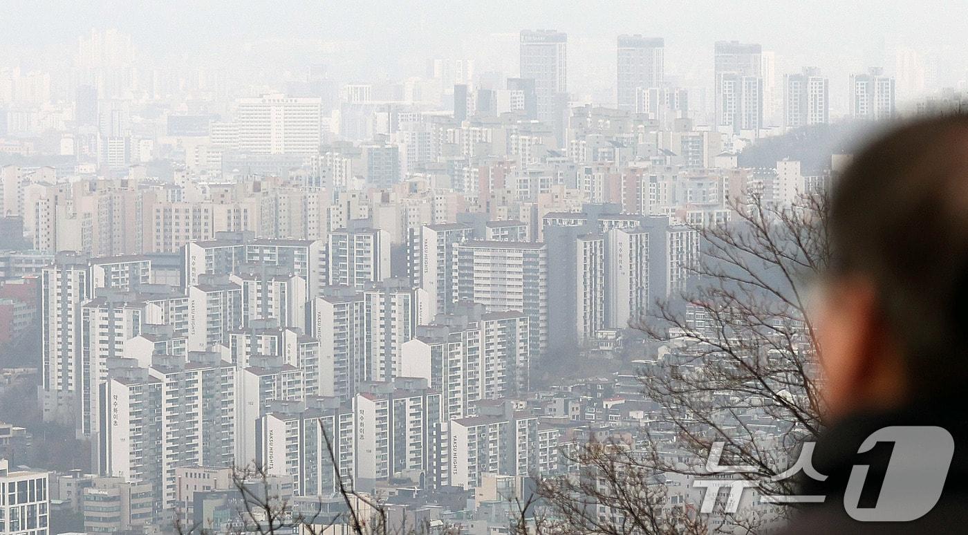 서울 남산에서 바라본 아파트 단지 모습. 2025.3.12/뉴스1 ⓒ News1 박지혜 기자