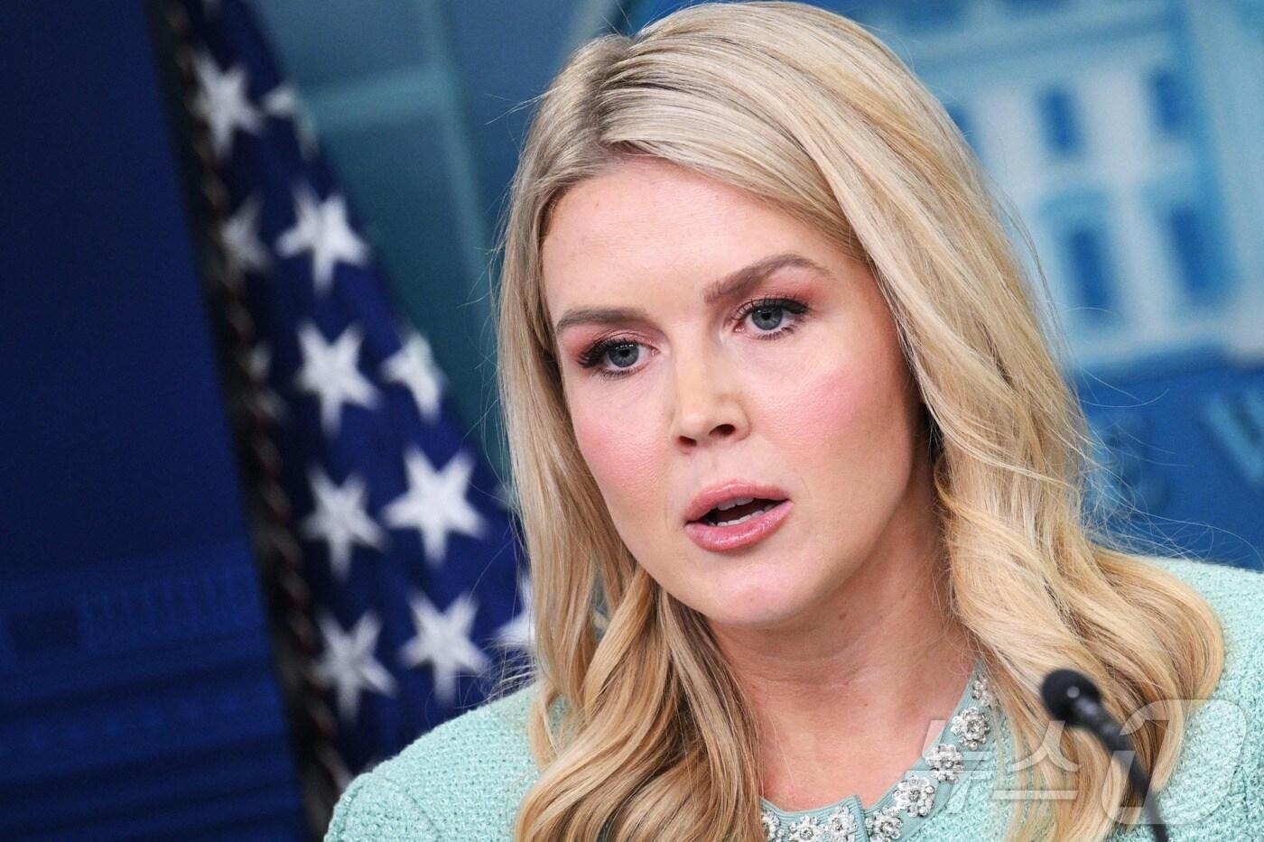 11일 백악관 브리핑에서 답변하는 캐롤라인 레빗 백악관 대변인. ⓒ AFP=뉴스1 ⓒ News1 구경진 기자