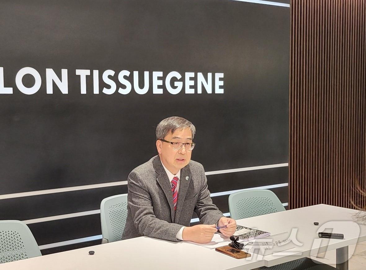 본문 이미지 - 노문종 코오롱티슈진 대표이사가 11일&#40;현지시간&#41; 미국 메릴랜드주 코오롱티슈진 본사에서 기자회견을 하고 있다. ⓒ News1 류정민 특파원