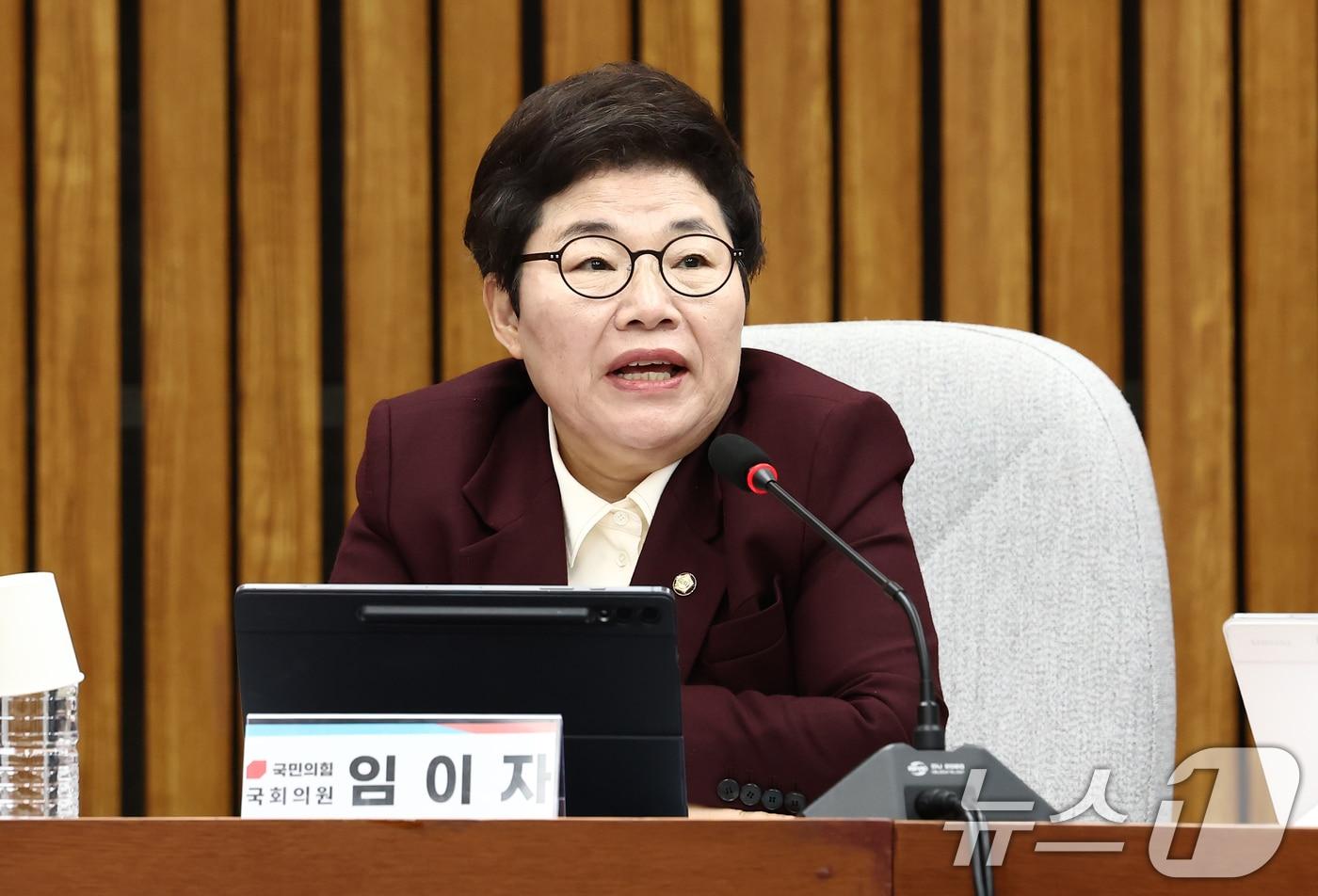 임이자 국민의힘 기후위기대응특위 위원장이 지난 13일 오전 서울 여의도 국회에서 열린 국민의힘 기후위기대응특위 정책간담회 '기후, 국민께 듣겠습니다' 시리즈 1차에서 인사말을 하고 있다. 2025.3.13/뉴스1 ⓒ News1 김민지 기자