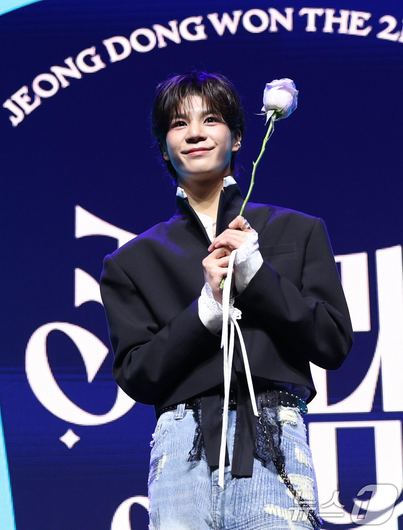 본문 이미지 - 가수 정동원이 13일 오후 서울 이촌동 노들섬 라이브하우스에서 가진 두 번째 정규 앨범 '키다리의 선물' 쇼케이스에서 포즈를 취하고 있다. 2025.3.13/뉴스1 ⓒ News1 권현진 기자