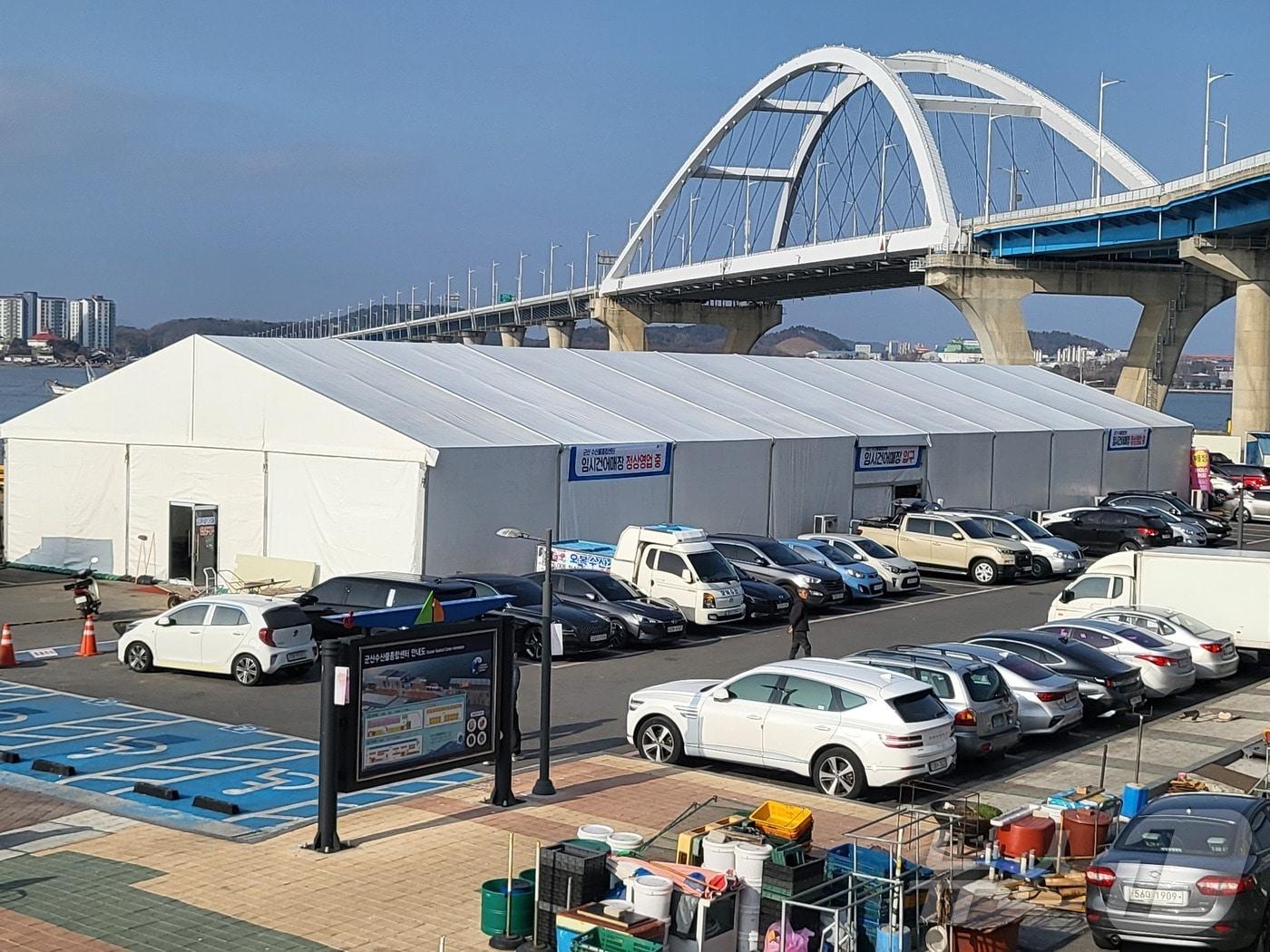 본문 이미지 - 군산시가 14일부터 수산물종합센터 건어 매장 신축을 위해 임시매장을 운영한다.(군산시 제공. 재판매 및 DB 금지)