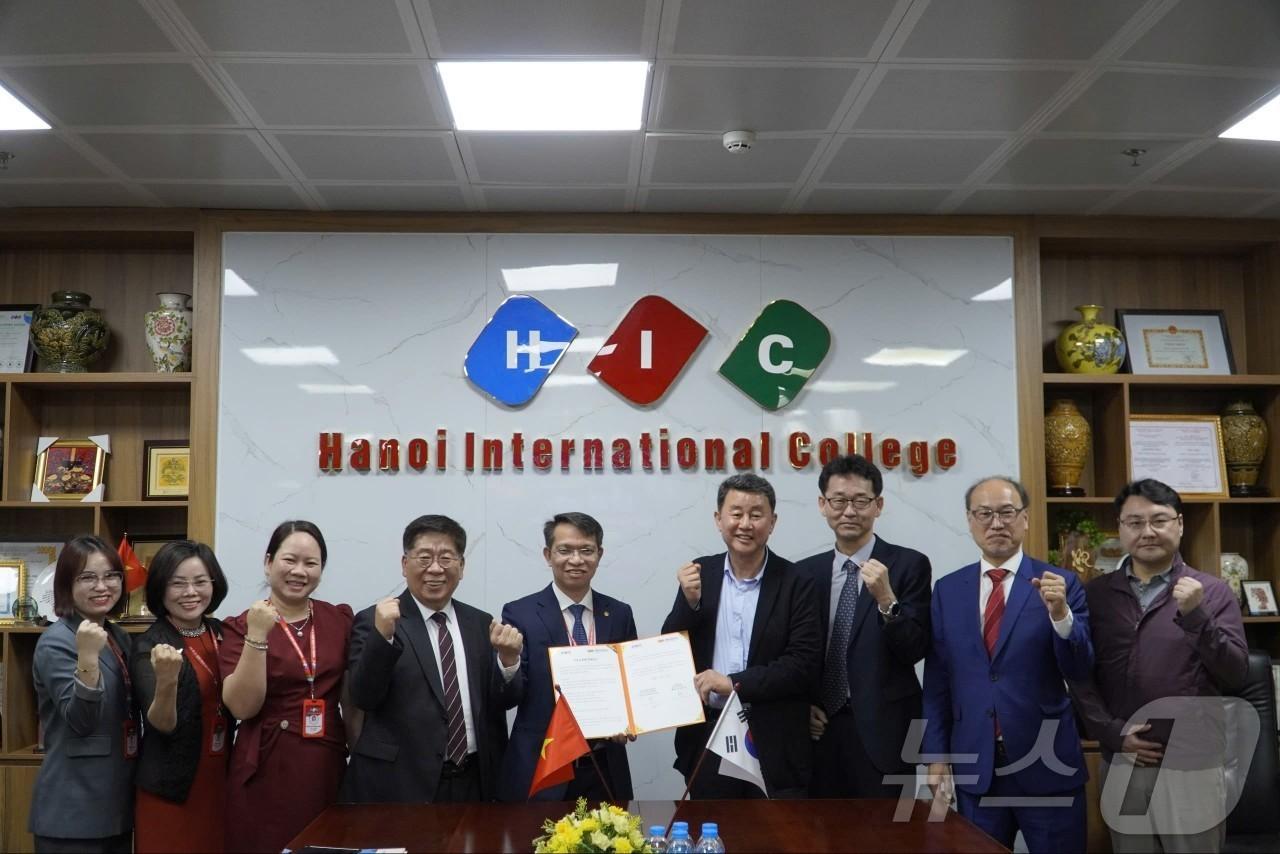 본문 이미지 - 충북도립대·하노이국제전문대 교류 협력 업무협약식(충북도립대 제공. 재판매 및 DB금지) /뉴스1 