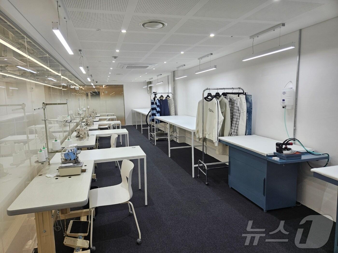 본문 이미지 - 무신사 스튜디오 동대문종합시장점 내부 모습.ⓒ 뉴스1/김진희 기자.