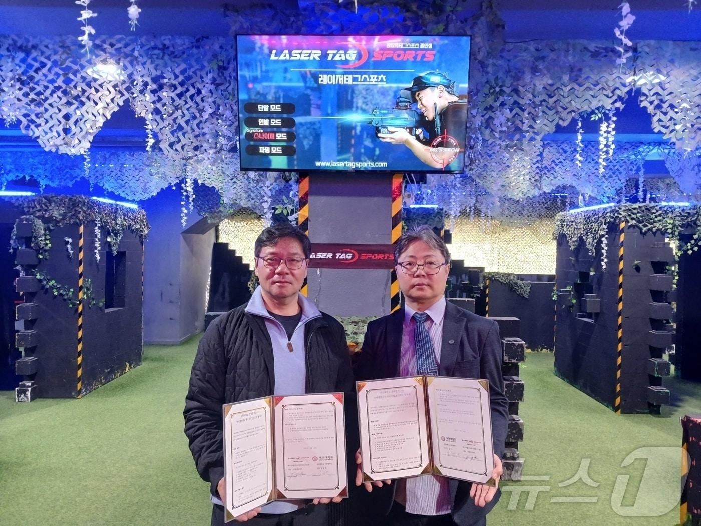 본문 이미지 - 오른쪽이 김일진 대덕대 산학협력단장. &#40;대덕대 제공.재판매 및 DB금지&#41;/뉴스1