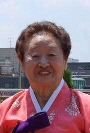 본문 이미지 - 제14기 국민추천포상 국민훈장 석류장 수상자 한종섭 할머니(행정안전부 제공)