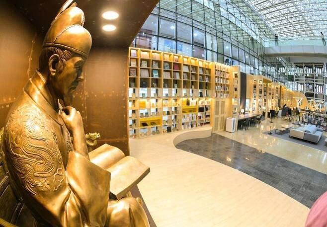 본문 이미지 - 세종시청 4층에 있는 책문화센터. / 뉴스1