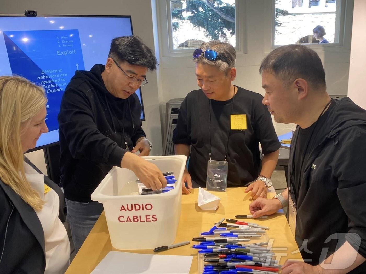 본문 이미지 - GS 비욘드 혁신과정’에 참여한 GS건설 직원들이 스탠포드대 워크샵에 참여한 모습(GS건설 제공)