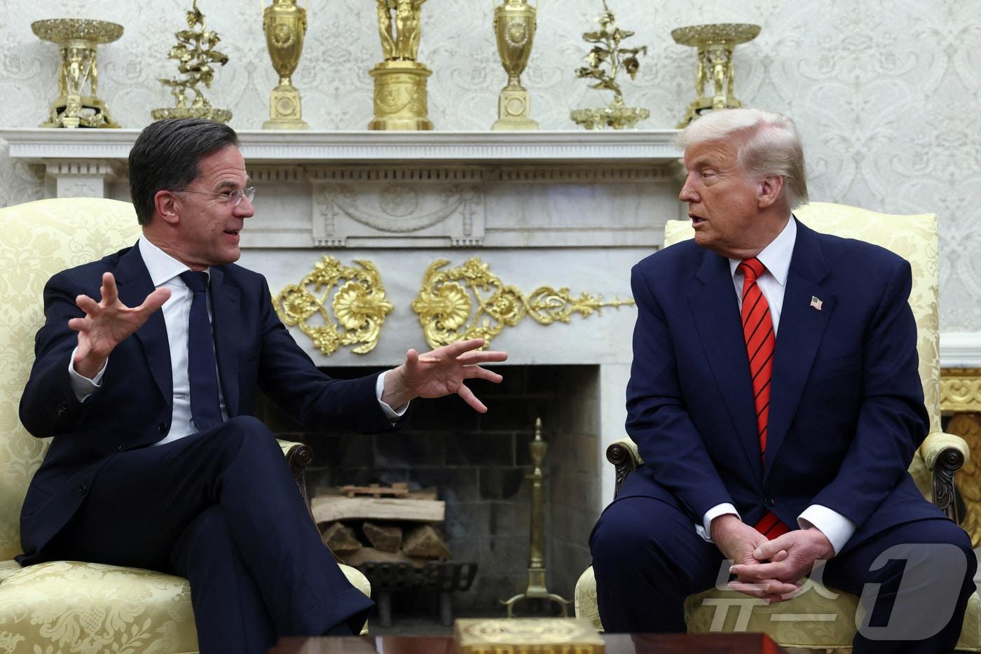 도널드 트럼프 미국 대통령이 13일&#40;현지시간&#41; 워싱턴 백악관에서 마르크 뤼터 나토 사무총장과 회담을 하고 있다. 2025.03.14 ⓒ 로이터=뉴스1 ⓒ News1 우동명 기자