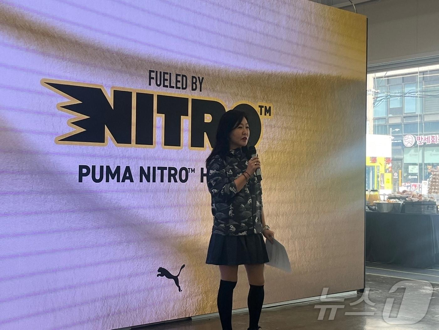 본문 이미지 -  이나영 푸마코리아 대표이사가 14일 서울 성수동 무신사 스퀘어 성수 4에서 열린 푸마 나이트로 하우스 러닝 팝업스토어 미디어데이에서 발언을 하는 모습.(푸마코리아 제공)