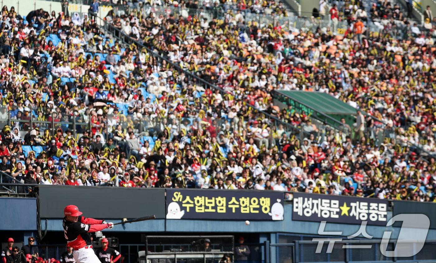 KBO와 10개 구단이 암표 매매와 부정 예매 단속을 강화한다. /뉴스1 DB ⓒ News1 김진환 기자