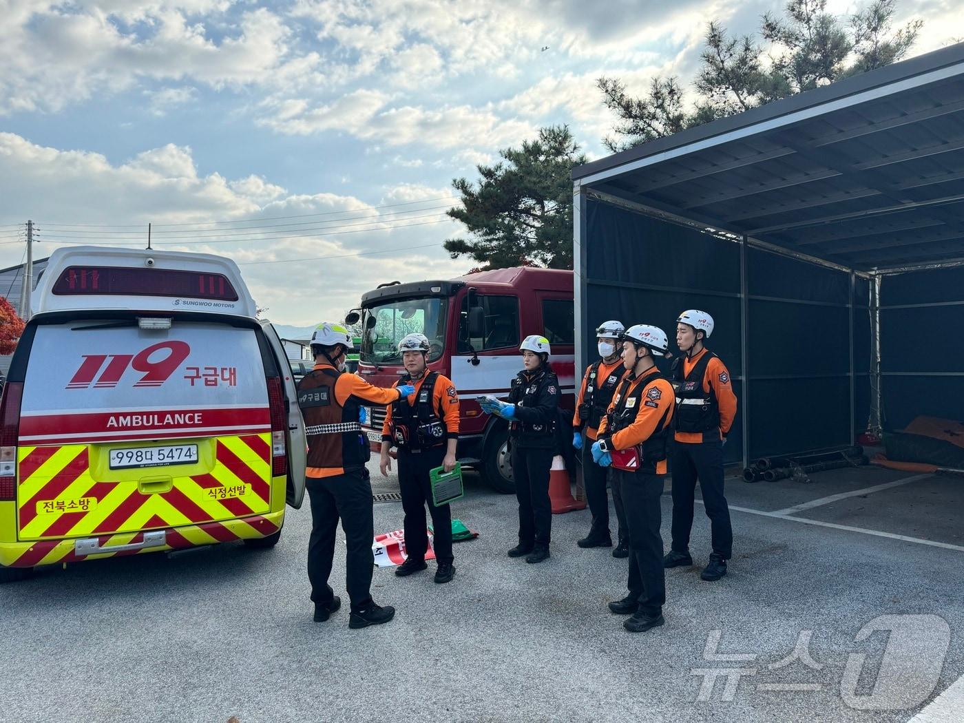 본문 이미지 - 전북자치도소방본부는 17일부터 21일까지 '2급 응급구조사 양성과정'에 참여 중인 소방공무원들이 전북대학교병원, 원광대학교병원 등 도내 7개 응급의료기관에서 병원 실습을 실시한다고 14일 밝혔다.(전북소방 제공. 재판매 및 DB금지)