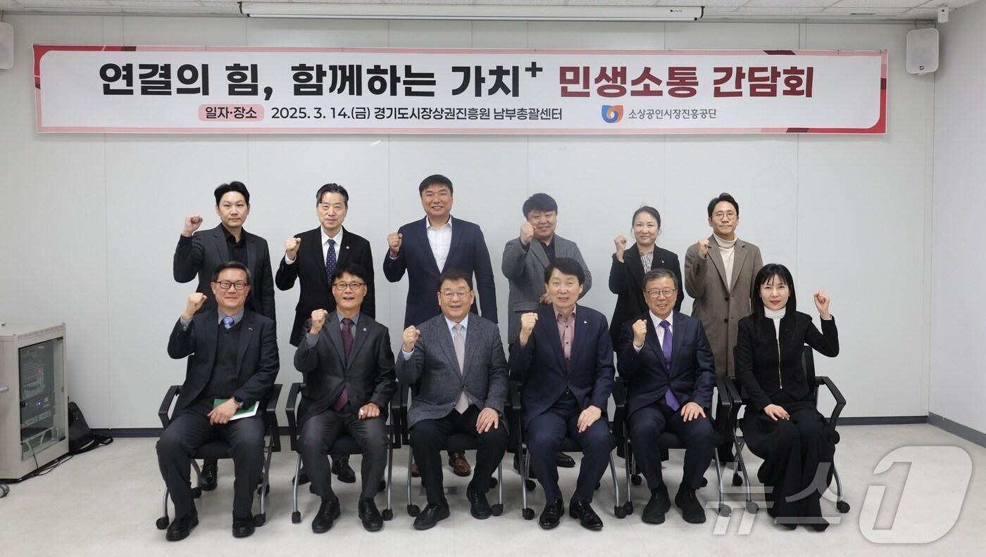 본문 이미지 - 박성효 소상공인시장진흥공단 이사장이 14일 경기도시장상권진흥원 남부총괄센터에서 소상공인 지원 간담회를 개최했다. (소상공인시장진흥공단 제공)