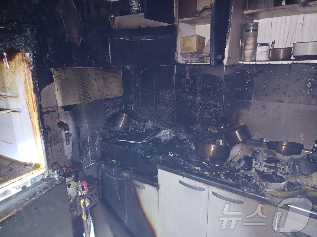 본문 이미지 - 화재 현장. &#40;경기도소방재난본부 제공. 재판매 및 DB 금지&#41; 2025.3.14/뉴스1