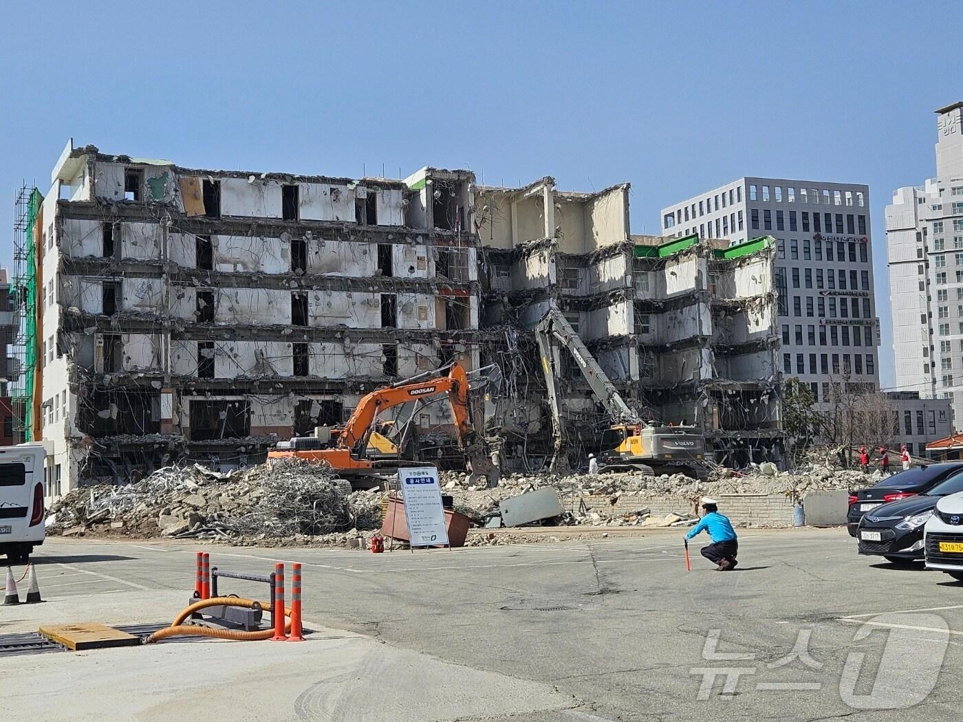 본문 이미지 - 청주병원 철거 현장/뉴스1 이재규 기자 