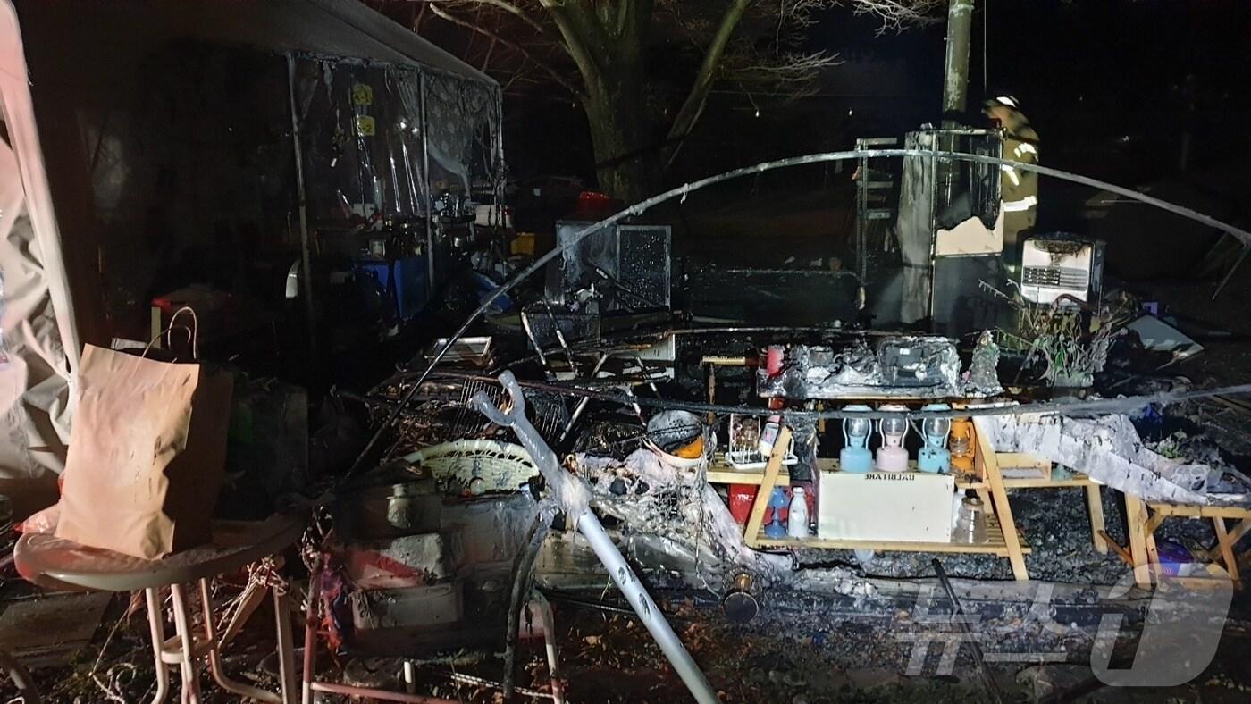  16일 오전 0시 33분께 전북자치도 김제시 금산면 한 캠핑장 텐트에서 불이 났다.(전북소방 제공. 재판매 및 DB금지)