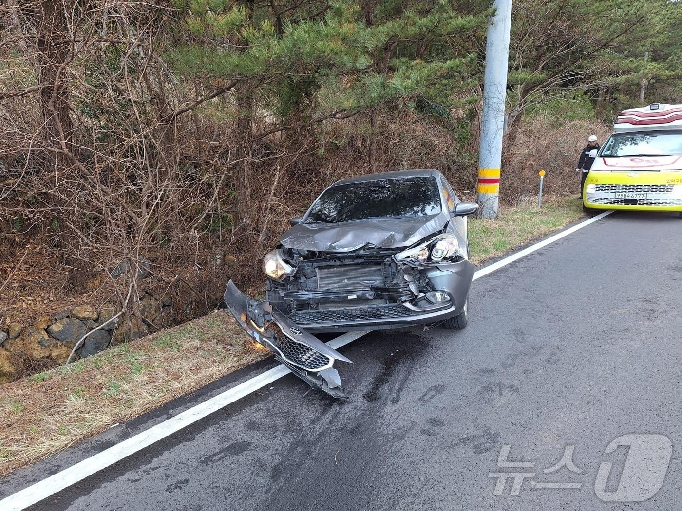 본문 이미지 - 16일 오후 제주 서귀포시 안덕면 산록남로에서 발생한 사고 현장.(제주소방안전본부 제공. 재판매 및 DB 금지)