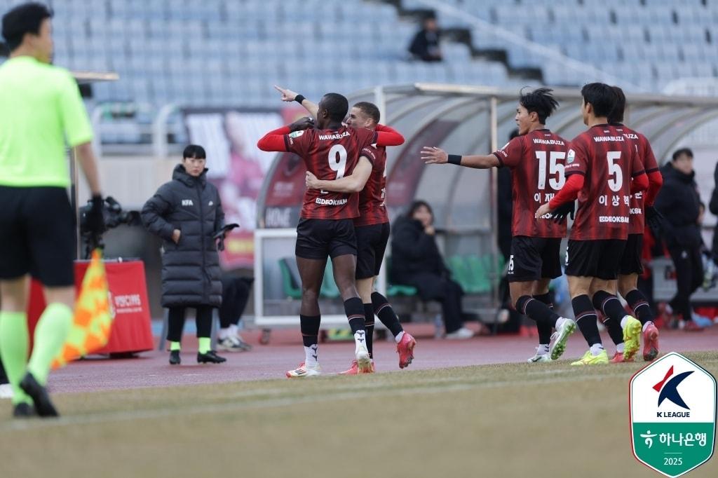 본문 이미지 - 부천FC가 안산을 3-1로 꺾었다.&#40;한국프로축구연맹 제공&#41; 