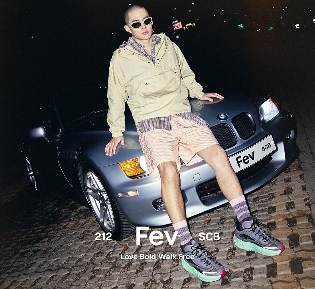 본문 이미지 - 슈콤마보니가 젠지세대를 공략하는 '212 Fev SCB' 캡슐 라인을 출시하고 이를 기념해 무신사 스토어 성수 대림창고에서 팝업스토어를 운영한다.(슈콤마보니제공)