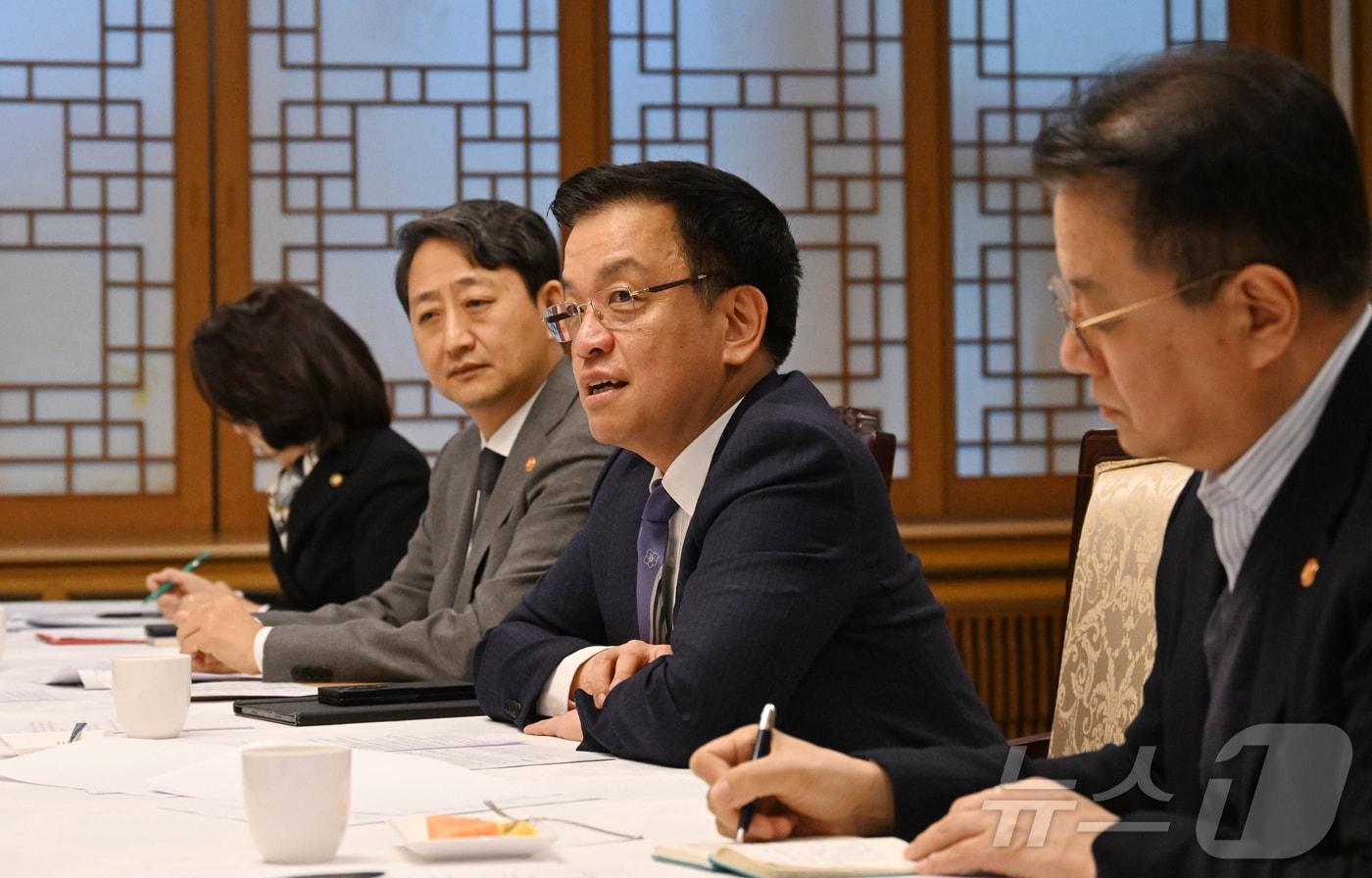 최상목 대통령 권한대행 부총리 겸 기획재정부 장관이 17일 서울 종로구 정부서울청사에서 열린 대외경제현안간담회를 주재하고 있다. (기획재정부 제공. 재판매 및 DB 금지) 2025.3.17/뉴스1 ⓒ News1 허경 기자