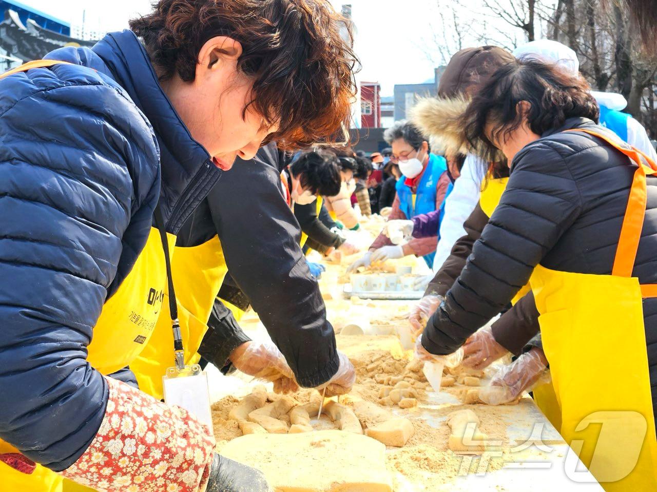 본문 이미지 - 공주 인절미 축제 모습.(공주시 제공.재판매 및 DB금지) /뉴스1