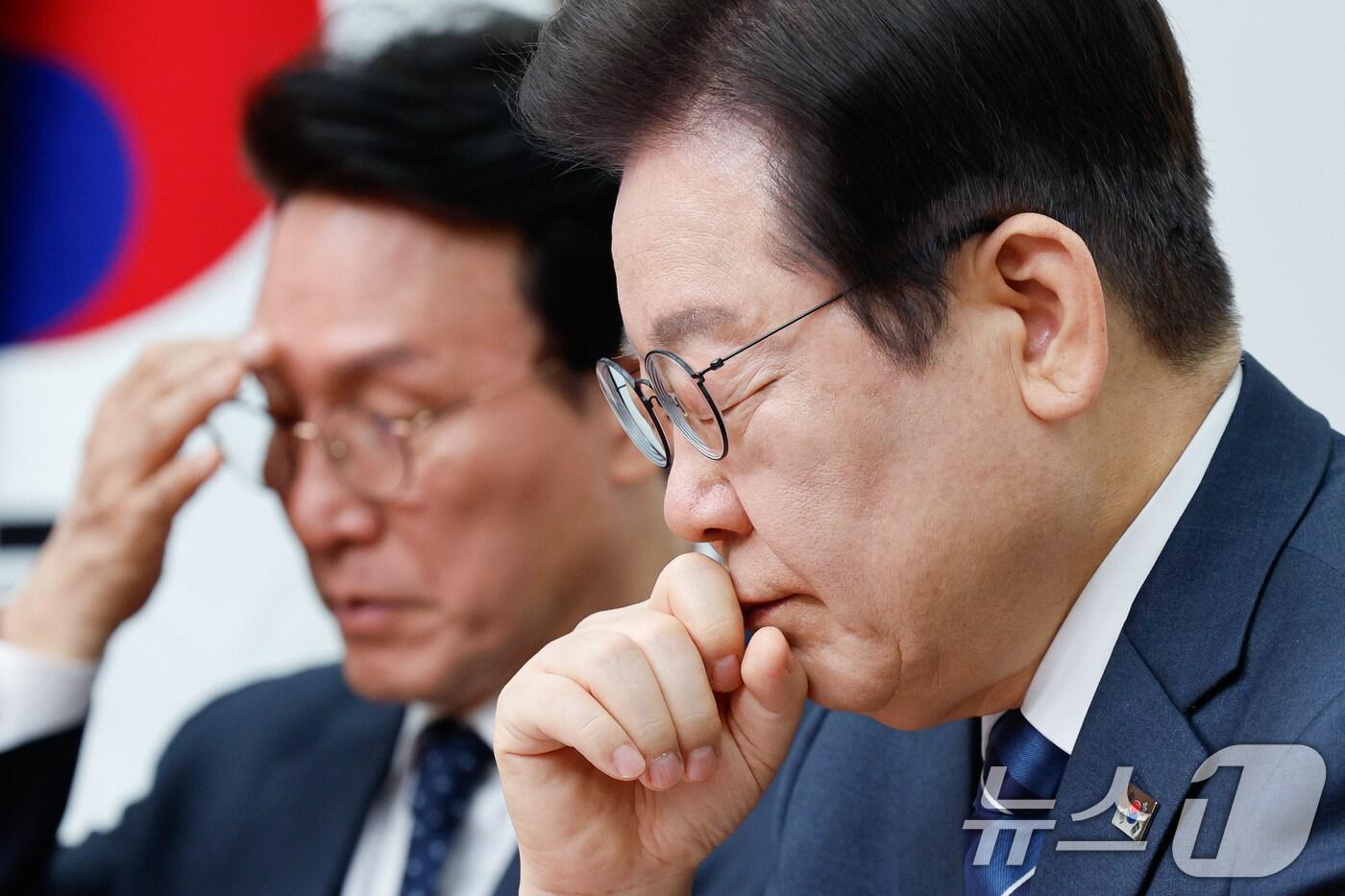 이재명 더불어민주당 대표가 17일 오전 서울 여의도 국회에서 열린 최고위원회의에 참석해 생각에 잠겨 있다. 2025.3.17/뉴스1 ⓒ News1 안은나 기자